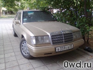 Битый автомобиль Mercedes-Benz 300